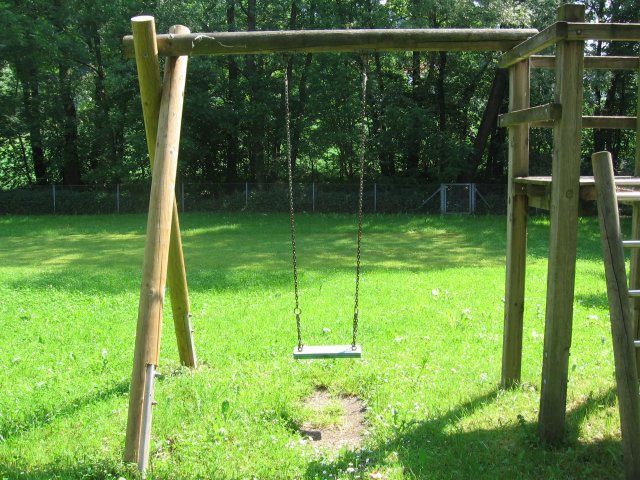 Grossansicht in neuem Fenster: Kinderspielplatz Pfrombach St.Ma Str. 3